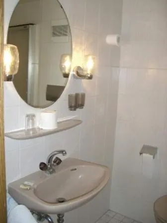 Du Chateau Hotel